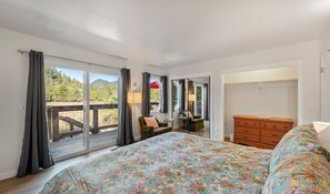 5 bedrooms, desk, iron/ironing board, WiFi