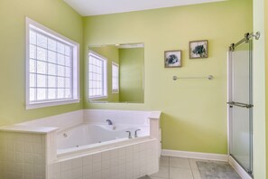 Ensemble douche/baignoire, serviettes fournies