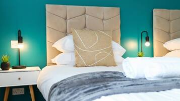 5 Schlafzimmer, Schreibtisch, Bügeleisen/Bügelbrett, Reisekinderbett