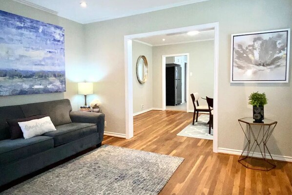 Televisión y chimenea 