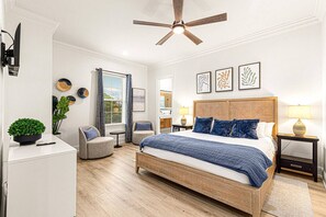 6 室のベッドルーム、デスク、アイロン / アイロン台、旅行用ベビーベッド