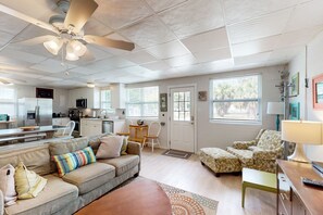 Télévision, lecteur de DVD, livres