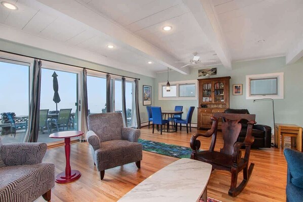 TV, fireplace, offices