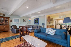 TV, fireplace, offices