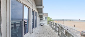 See Shore | Premiere Beach Front Retreat | Moments to Downtown South Haven
