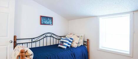 2 slaapkamers, een strijkplank/strijkijzer, wifi, beddengoed