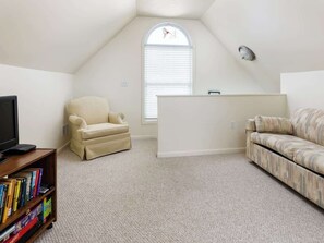 TV - Carriage House (South Haven)