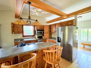 Køleskab, mikrobølgeovn, ovn, kogeplade