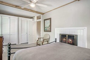 6 bedrooms, travel cot, Internet, bed sheets