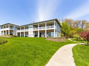 Exterior - Mariners Cove 8 | Riverfront Condo w/ Community Pool, Right on the Marina (South Haven)