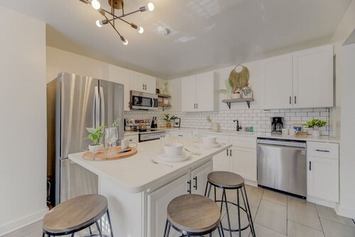 Modern 4 BR Apt - Mins to USC, ZOO & Ft Jackson