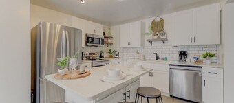 Modern 4 BR Apt - Mins to USC, ZOO & Ft Jackson