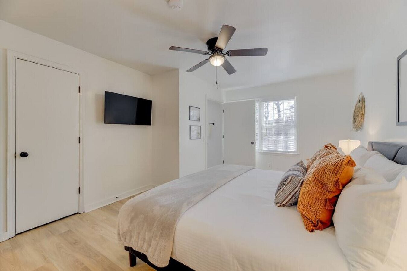 4 Schlafzimmer, Schreibtisch, Reisekinderbett, WLAN