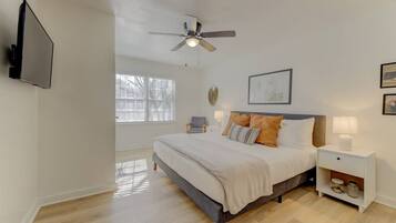 4 bedrooms, desk, travel crib, WiFi