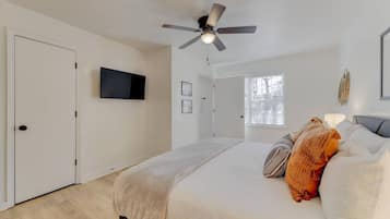 4 bedrooms, desk, travel cot, WiFi