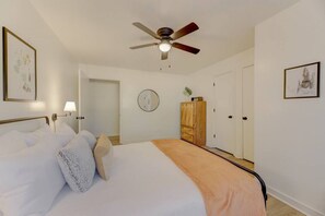 4 Schlafzimmer, Schreibtisch, Reisekinderbett, WLAN