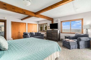 10 habitaciones, escritorio y tabla de planchar con plancha