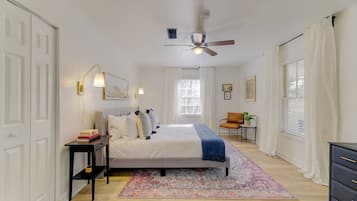 1 makuuhuone, työpöytä, silitysrauta/-lauta, vauvan matkasänky