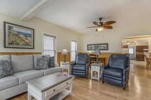 Televisión y oficina 