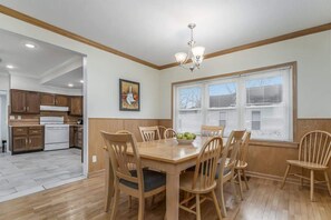 Dining - On The Parkway (South Haven)