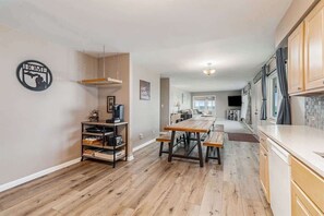 Dining - Great Lakes Escape (South Haven)