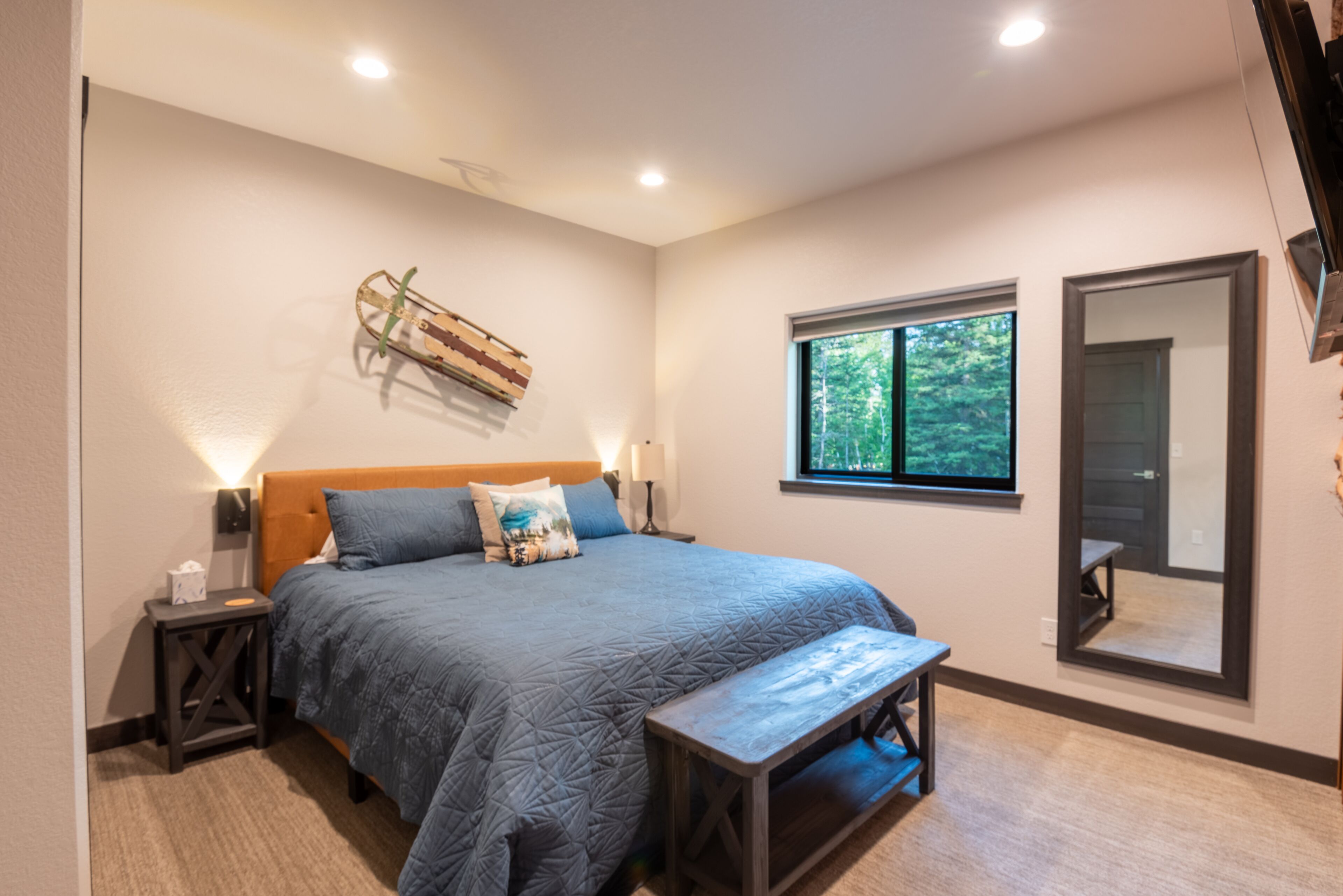 4 bedrooms, iron/ironing board, free WiFi, bed sheets