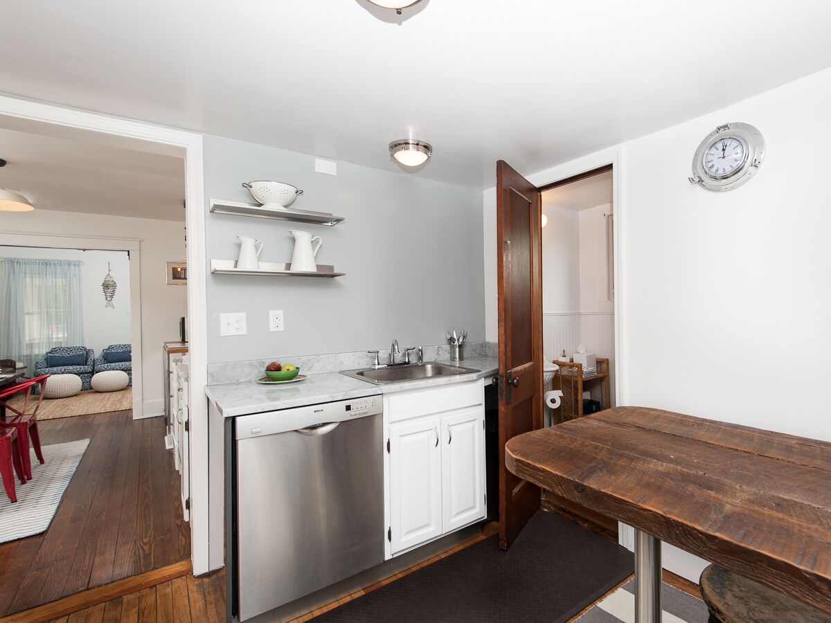 Isabel | South-side Cottage Near Kids Corner Park & Lake MI, Large Outdoor Space