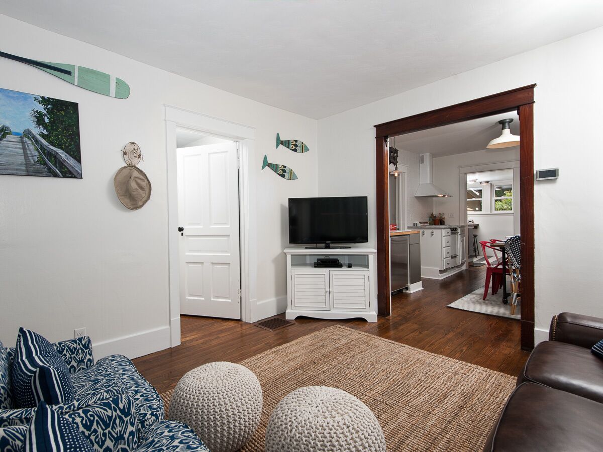 Isabel | South-side Cottage Near Kids Corner Park & Lake MI, Large Outdoor Space