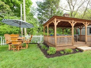 Outdoor dining - Isabel (South Haven)