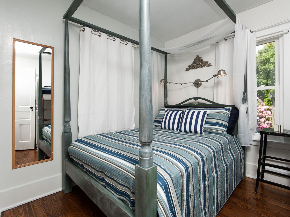 Isabel | South-side Cottage Near Kids Corner Park & Lake MI, Large Outdoor Space