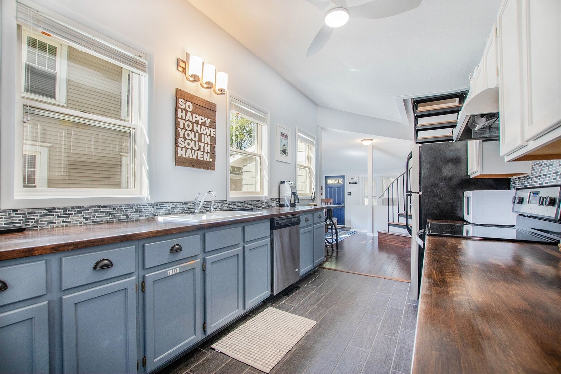 A Slice of Haven | Cozy, Intimate Retreat, Moments Away from Downtown and Beach