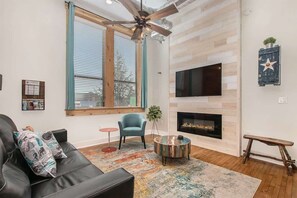TV, fireplace