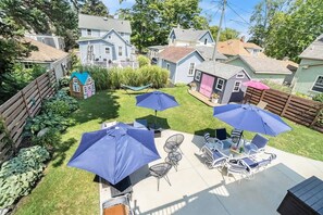 Outdoor dining - SH Cottage (South Haven)