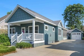 Exterior - Anchors Aweigh (South Haven)