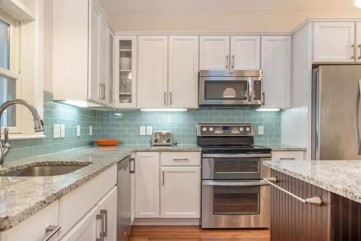 Frigorífic, microones, forn i placa de cuina 