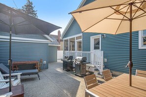 Outdoor dining - Anchors Aweigh (South Haven)