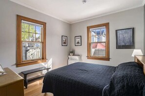 5 Schlafzimmer, Bügeleisen/Bügelbrett, Reisekinderbett, kostenloses WLAN