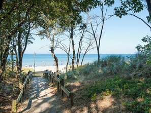 Beach nearby - Mariner's Cove #5 (South Haven)