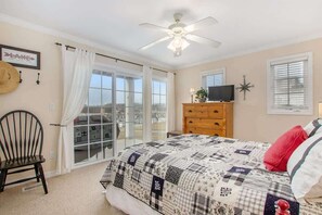 2 bedrooms, Internet, bed sheets - Mariner's Cove #5 (South Haven)