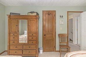 4 bedrooms, iron/ironing board, free WiFi, bed sheets - South Beach (South Haven)