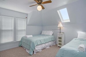 4 dormitoris, planxa i posts de planxar, wifi gratuïta i roba de llit 