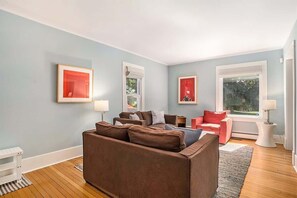 TV, offices - Blue Gables (South Haven)