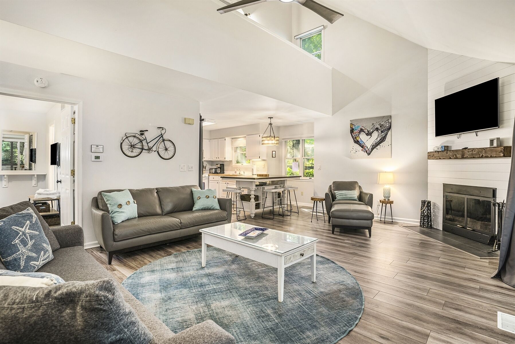 Lake Daze | Pet-friendly Cottage, Moments to Sunset Views and Lake MI Shoreline