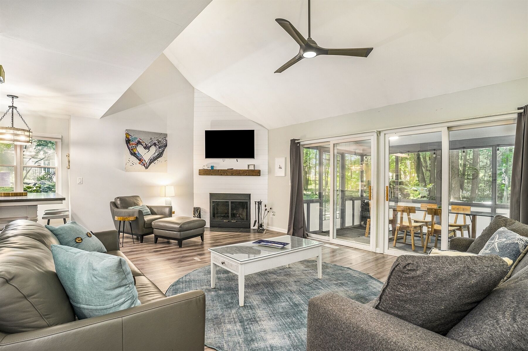 Lake Daze | Pet-friendly Cottage, Moments to Sunset Views and Lake MI Shoreline