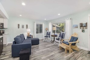 TV - Mail Legacy Cottage (South Haven)