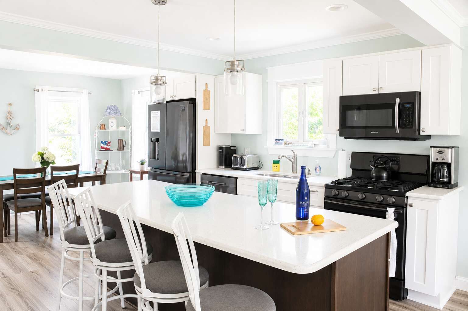 Coffee/tea maker, fridge, microwave, oven