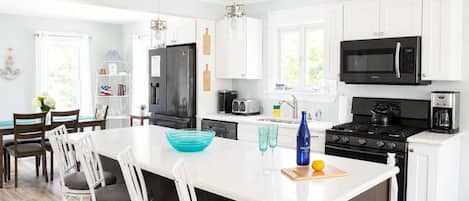 Coffee/tea maker, fridge, microwave, oven