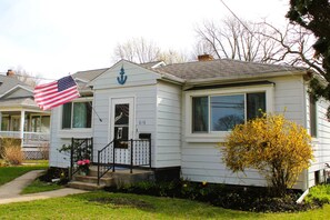 Exterior - Mail Legacy Cottage (South Haven)