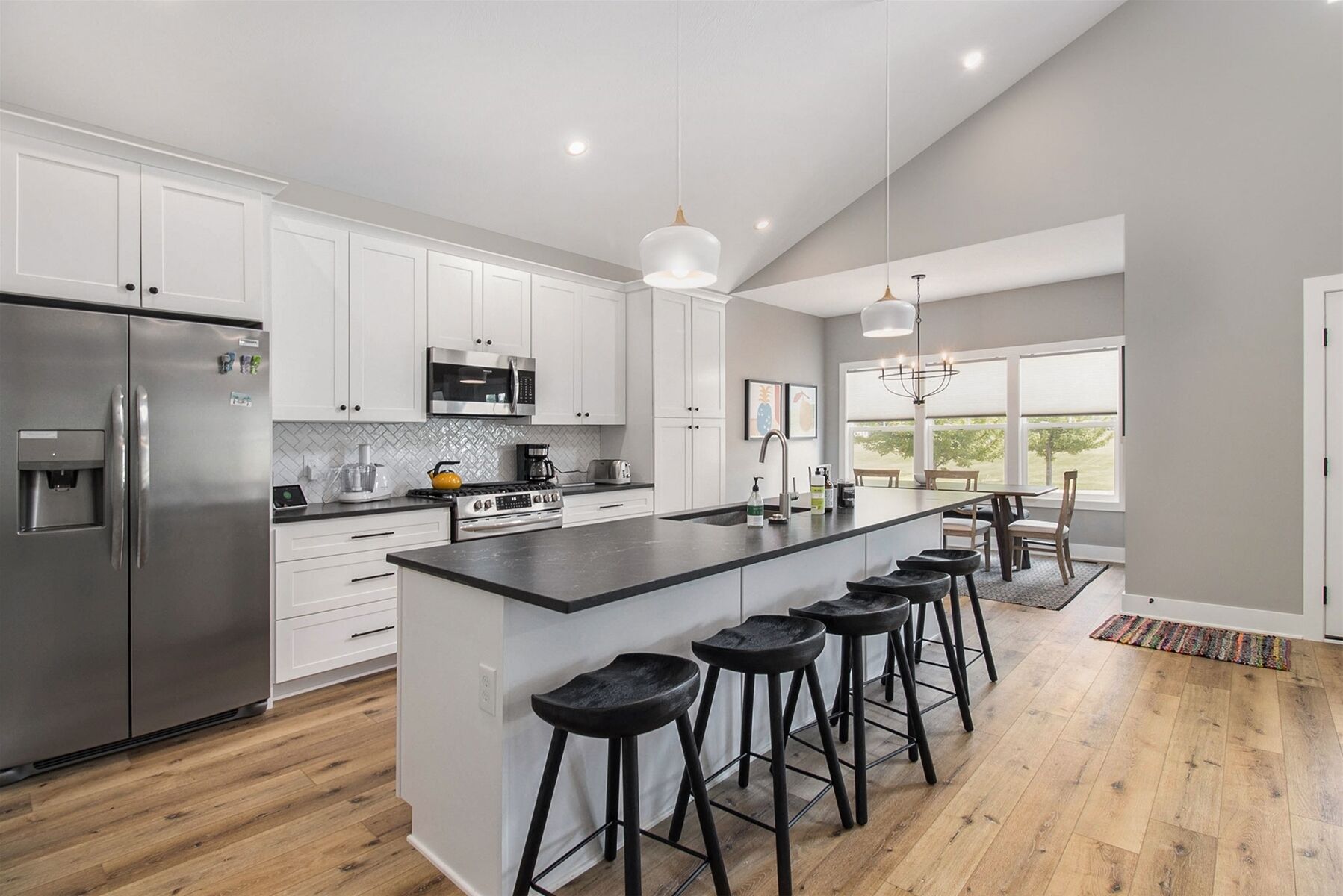 Refrigerador, microondas, horno y lavavajillas 