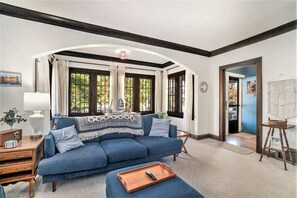 Televisión y oficina 